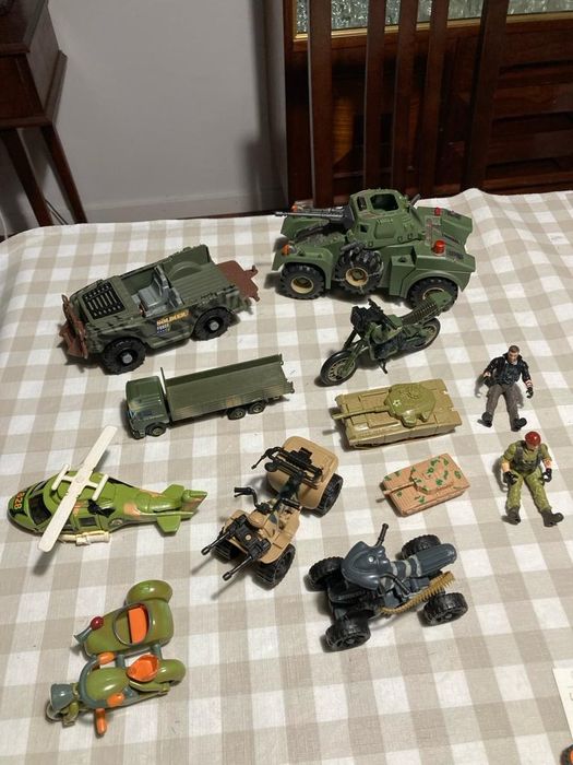 12 brinquedos de exército