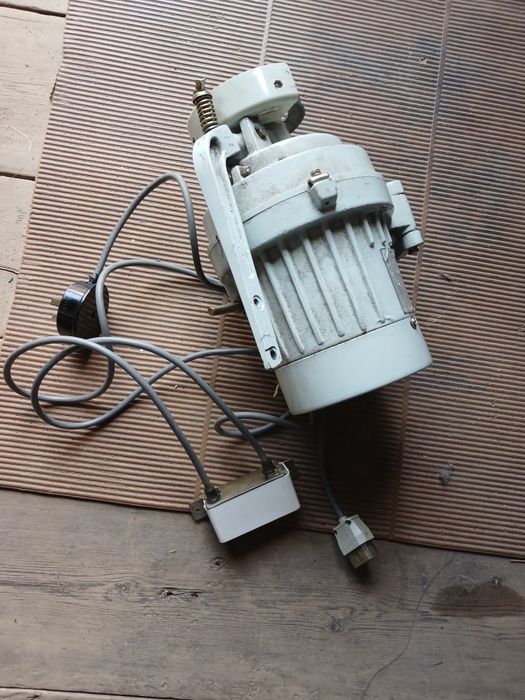 Фрикционный двигатель для швейных машин. Двигатель для швейных машин.