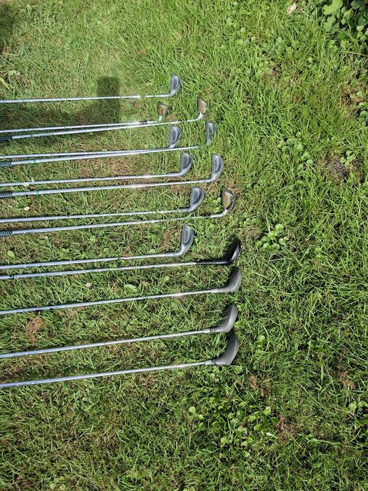 Kije golfowe komplet 14 szt Champiion metal chrom.
