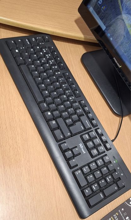 Monitor Táctil POS Premier KT-100 FTW