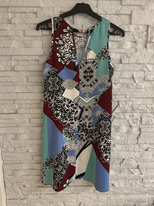 Wyjątkowa sukienka River Island – Patchwork, Kwiaty & Geometria