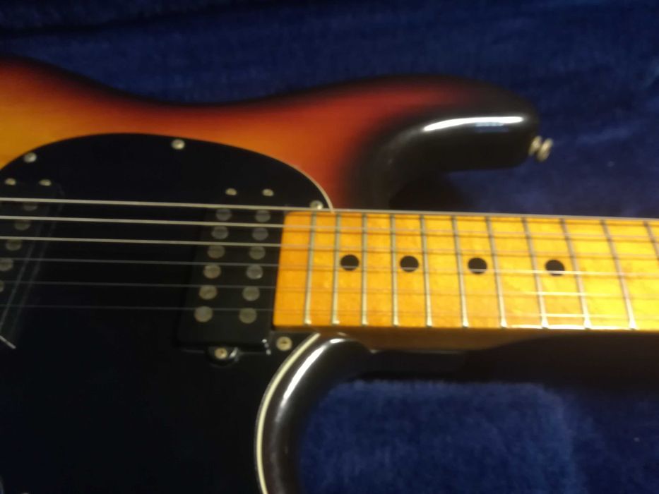 Guitarra Music Man Sabre II 6 cordas