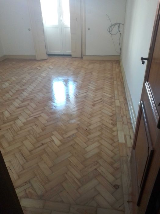 Pinturas, afagamento e aplicação de pavimentos flutuantes