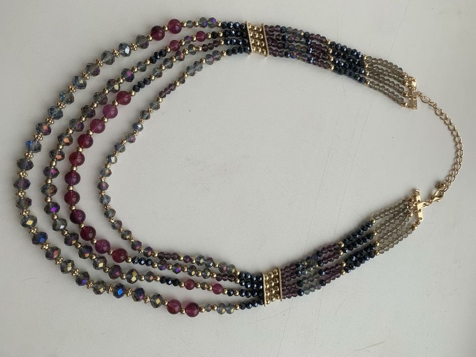 Кольє нарядне з кольорового шкла.