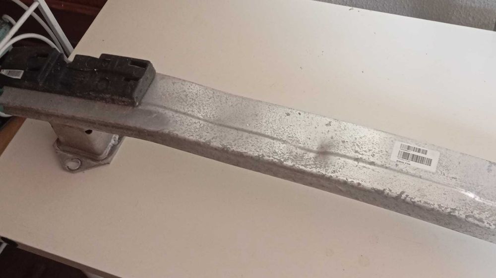 Barra de Suporte de para-choque traseiro.