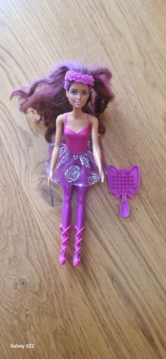 Sprzedam lalkę Barbie seria color reveal