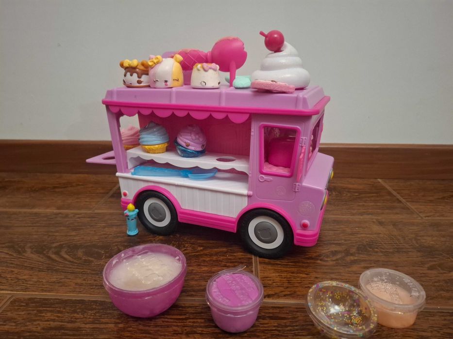 Num noms, samochód z lodami