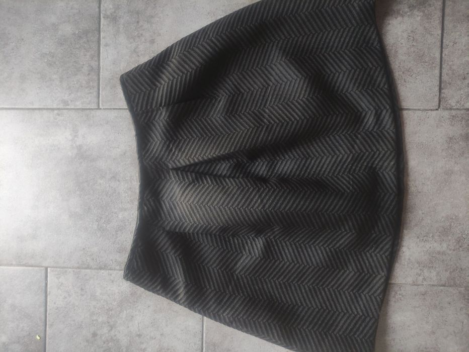 Spódnica z zaszewkami na podszewce