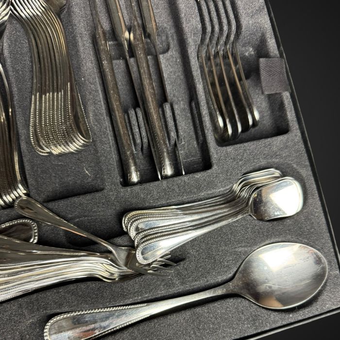 Duży komplet stalowych sztućcy B5/032401