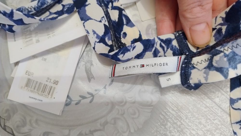 Nowy dwuczęściowy strój kąpielowy S. Tommy Hilfiger