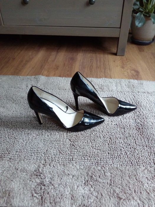 Szpilki czarne lakierowane