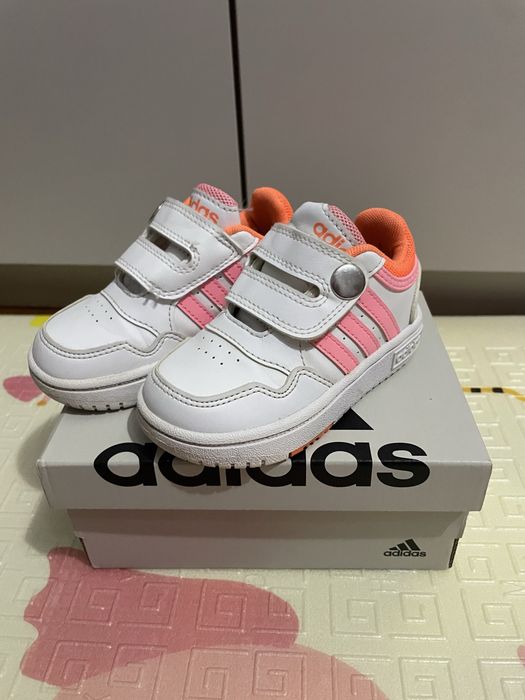 Кросівки для дівчинки adidas розмір 22