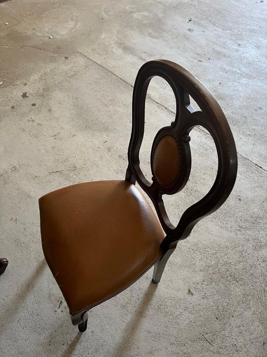 Mesa redonda extensivel e cadeiras