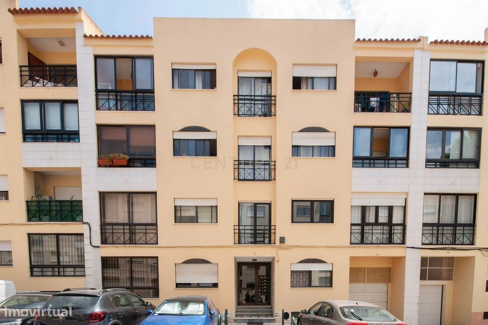 T2+1 Duplex com Garagem em Carcavelos