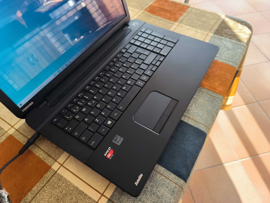 Toshiba C70 - 17.3"