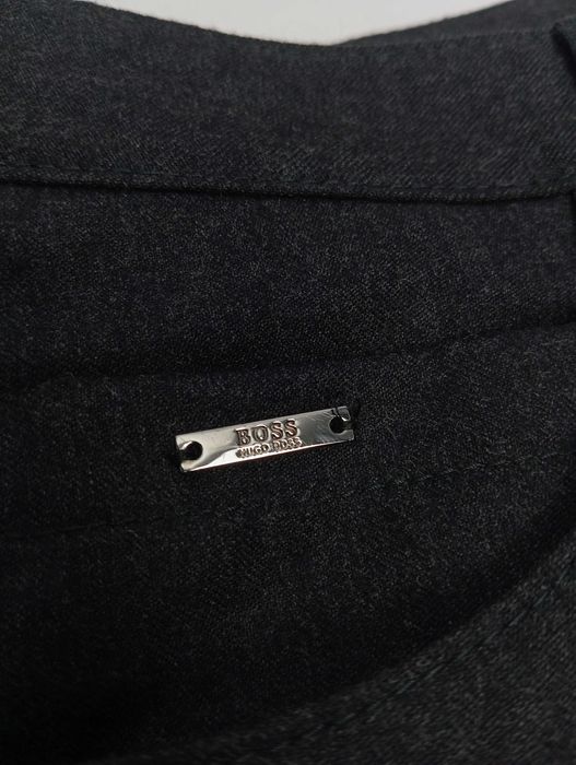 Eleganckie spodnie Hugo Boss W36 XL Virgin Wool