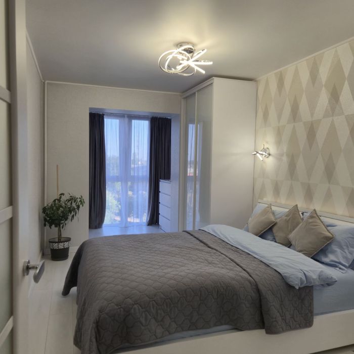 Продам трикімнатну квартиру на ремонтом