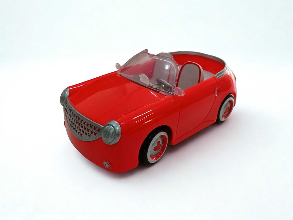 Carro vermelho de brinquedo
