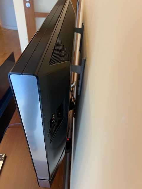 TV Loewe Individual Dual 32" Selection + podstawa + uchwyty + pilot