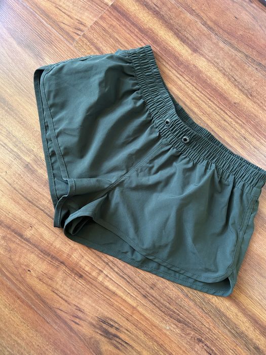 Censored 36 ciemnozielone spodenki khaki