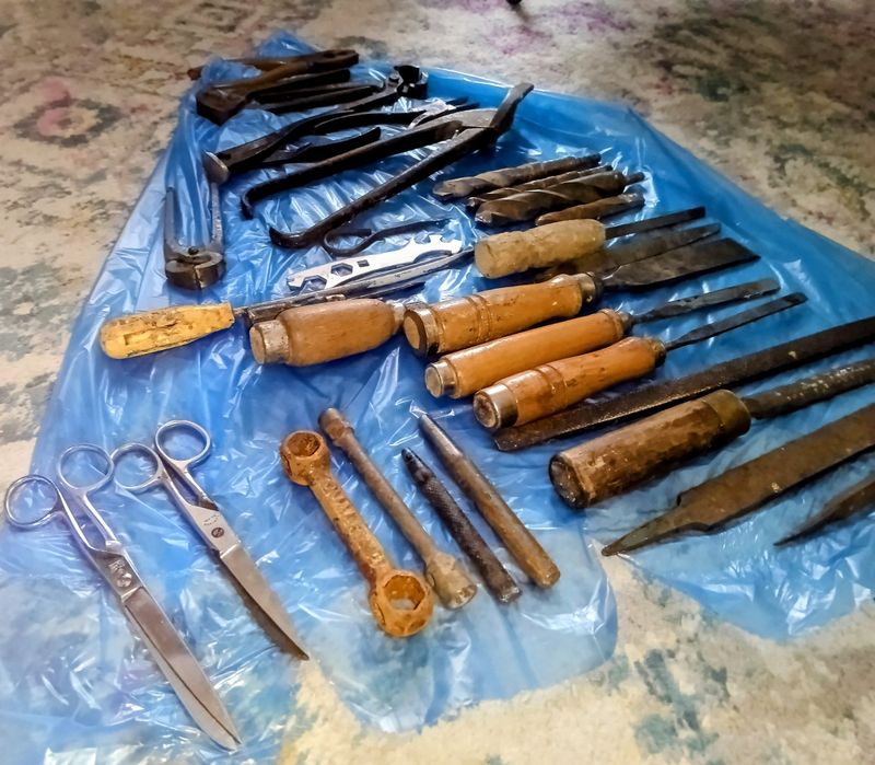 Komplet starych  narzędzi.