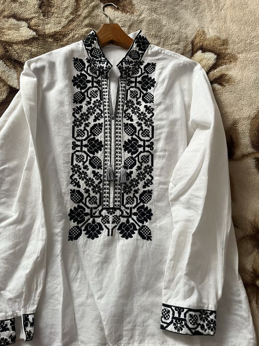 Продам чоловічу вишиту сорочку.