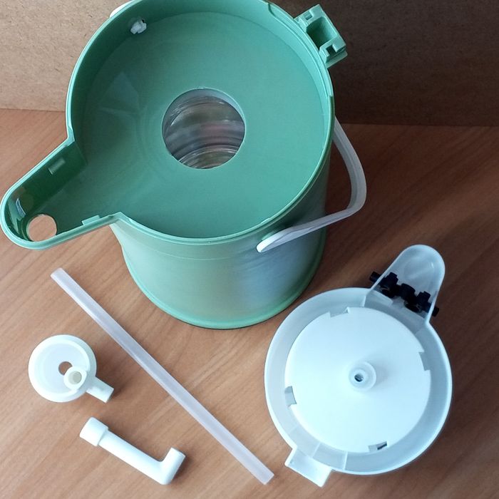 Термос 1,8 помповий, новий