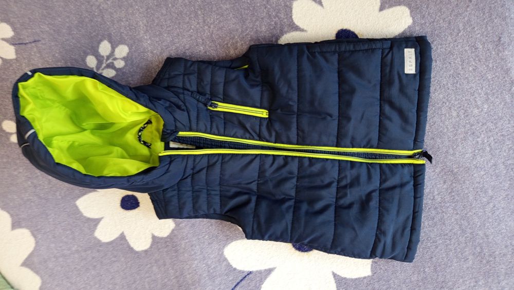 Жилєтка розмір 116-122