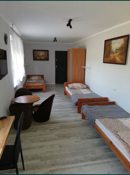 Pokój trzyosobowy do wynajęcia z aneksem kuchennym i osobnym wejsciem