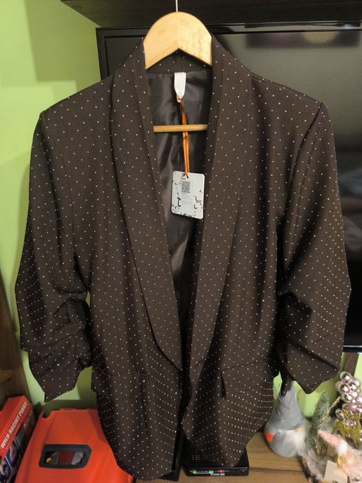 Nowy elegancki żakiet z cyrkoniami