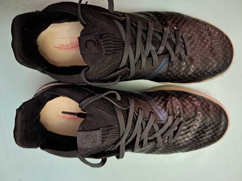 Кроссовки kipsta  оригинал  РАЗМЕР 39