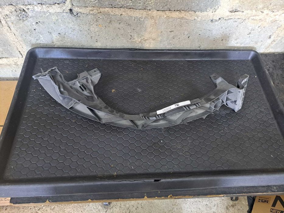 Mocowanie reflektora PRAWE BMW ORYGINAŁ