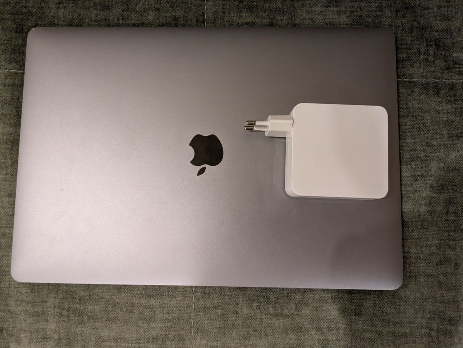 MacBook Pro 15” 2018 | i7 | 16GB | 256GB