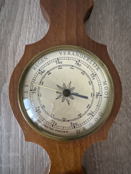 Винтажный барометр