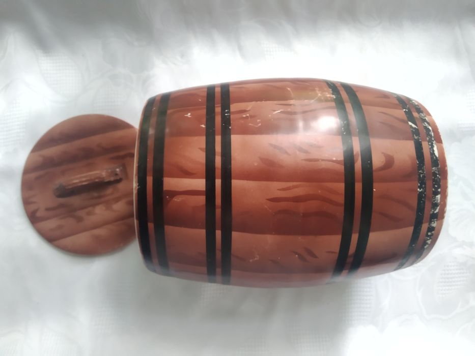 Продам кружки и боченок.