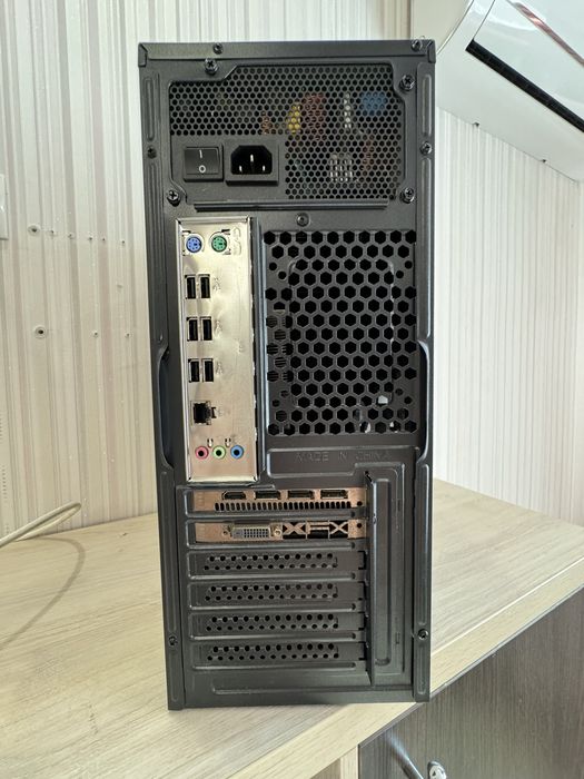 Потужний Ігровий ПК з Монітором