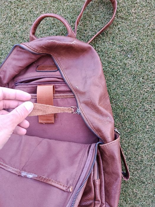 Mochila Castanha em Pele Sintética – Vários Compartimentos e Bolsos