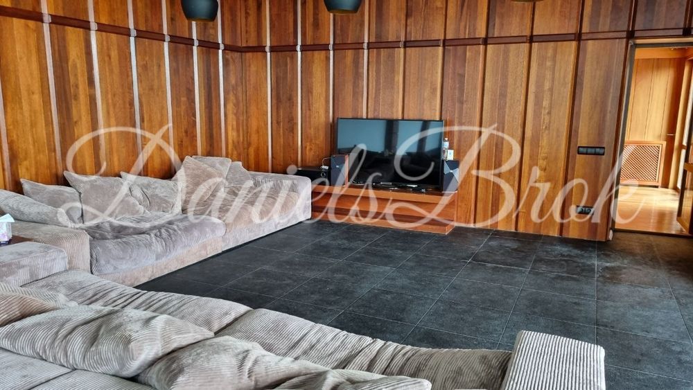 Конча Заспа Козин будинок на березі Дніпра