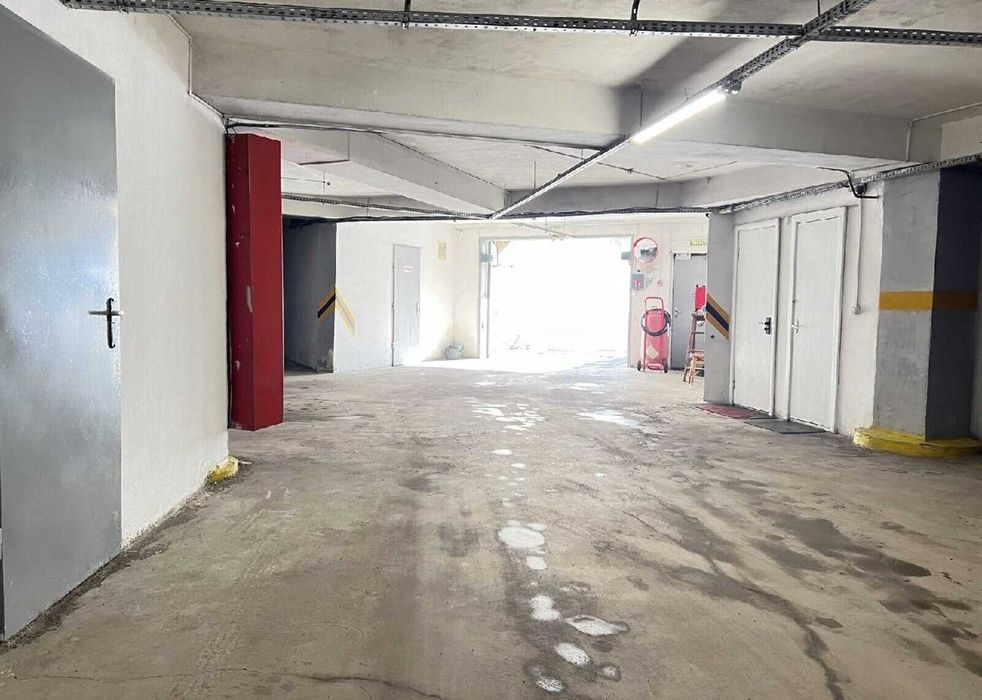 Продаж паркомісця на Поділлі