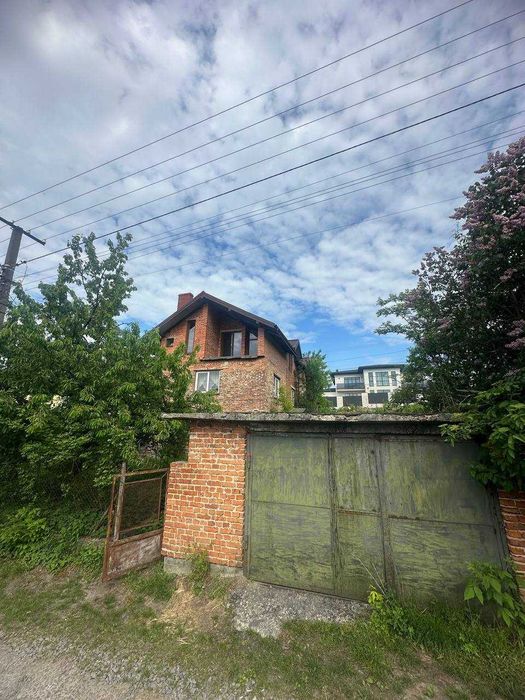 Продається  двоповерховий будинок у Львові в районі вул. Богданівська – Тракт Глинянський.
