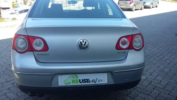 Mola de suspensão trás esquerda VOLKSWAGEN Passat (3C2)