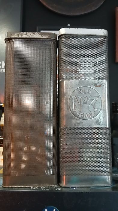 Latas vazias de jack daniels