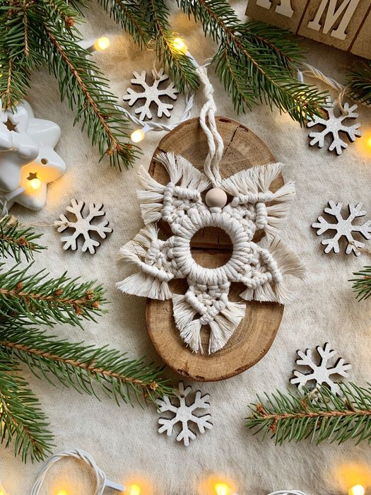 Świąteczne zawieszki na choinkę bombki makrama