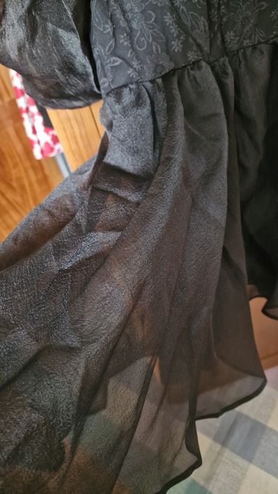 Vestido preto grommet