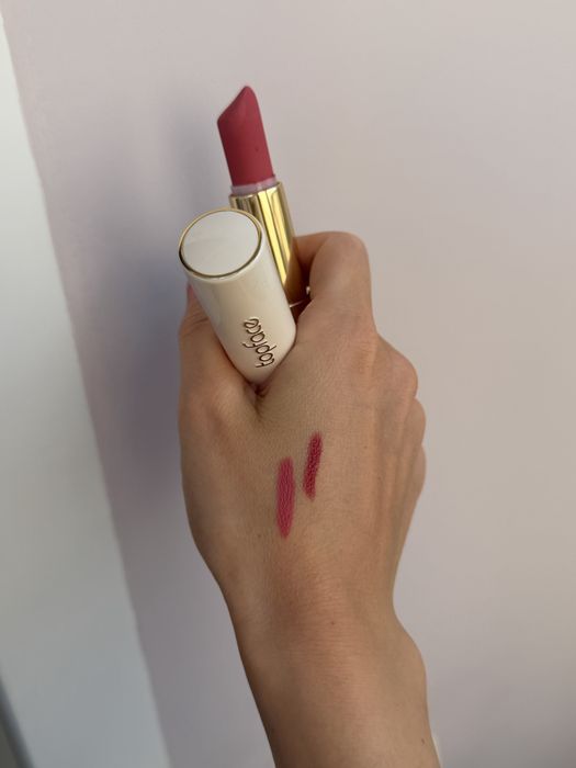 Помада Estee Lauder і Topface