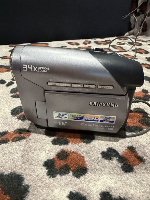 Видеокамера Samsung VP-D375W