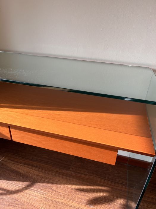 Aparador/Consola de vidro com gavetas em cerejeira