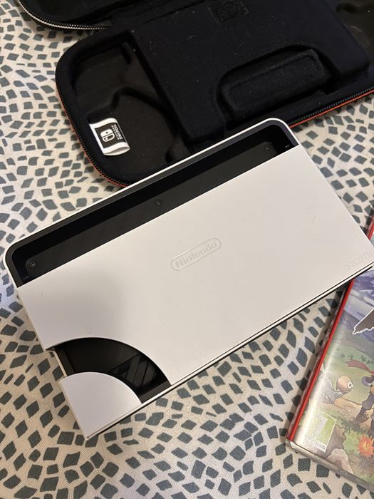 Nintendo Switch OLED + Pokémon Arceus