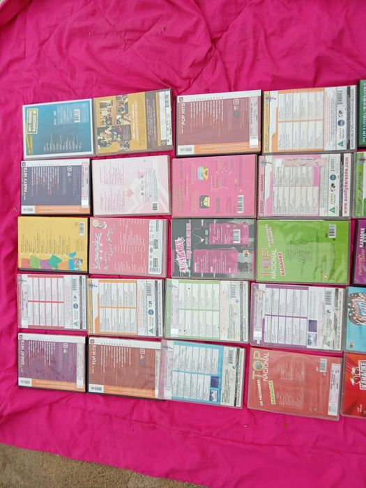 35 DVDs a maioria de karaoke