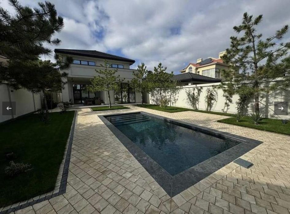 Продажа нового дома с современным ремонтом и бассейном в Совиньоне.